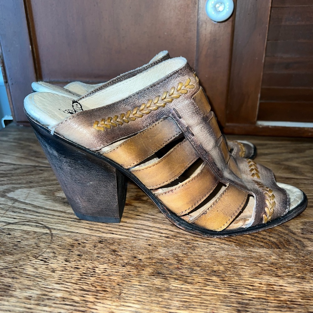 FreeBird By Steve Madden leather heeled sandals size 9